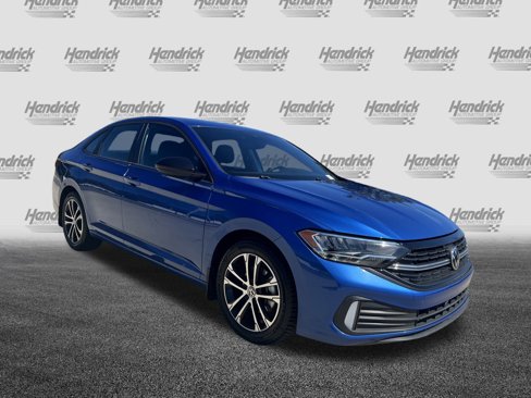 Used 2022 Volkswagen Jetta Sport image 2