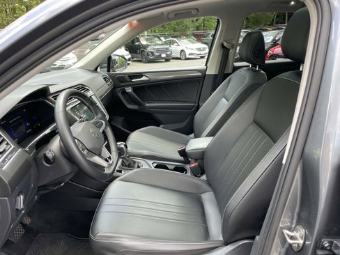 Used 2022 Volkswagen Tiguan SE image 12