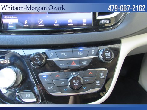 Used 2022 Chrysler Pacifica Touring-L image 44