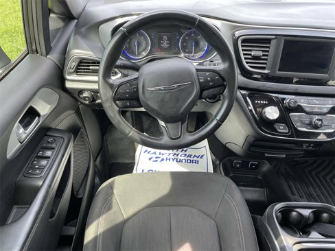 Used 2018 Chrysler Pacifica Touring Plus w/ S Appearance Package image 13