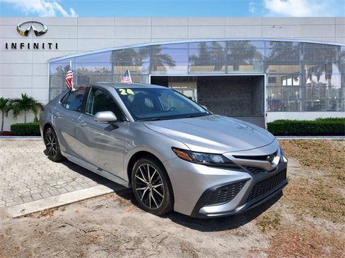 Used 2024 Toyota Camry SE image 31