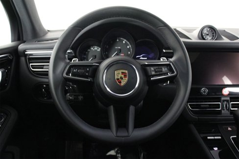 Certified 2025 Porsche Macan image 12