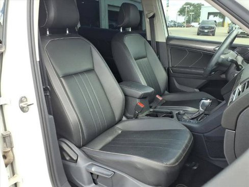 Used 2022 Volkswagen Tiguan SE image 12