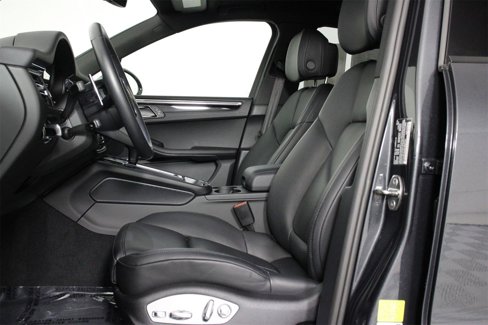Certified 2025 Porsche Macan image 5