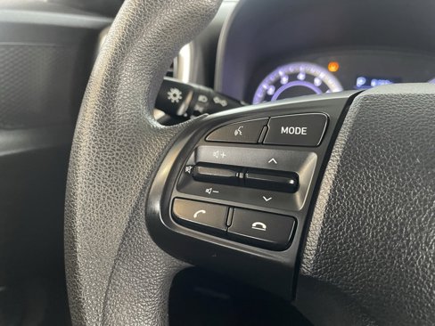 Used 2020 Hyundai Venue SE image 27