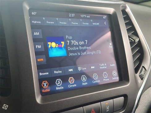 Used 2022 Jeep Cherokee Trailhawk w/ Comfort/Convenience Group image 3