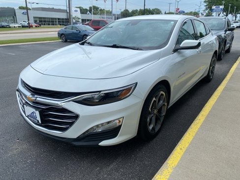 Used 2024 Chevrolet Malibu LT image 3