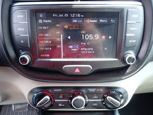 Used 2022 Kia Soul LX image 28