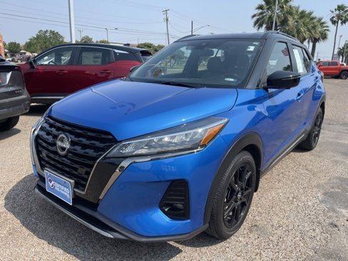 Used 2023 Nissan Kicks SR image 3