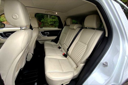 Used 2018 Land Rover Discovery Sport HSE Luxury image 19