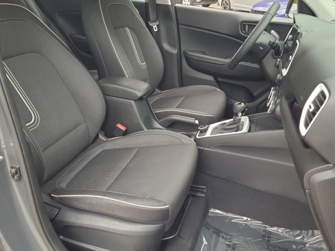 Used 2024 Hyundai Venue Limited image 17