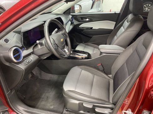 Used 2025 Chevrolet Trax LT w/ LT Convenience Package image 27