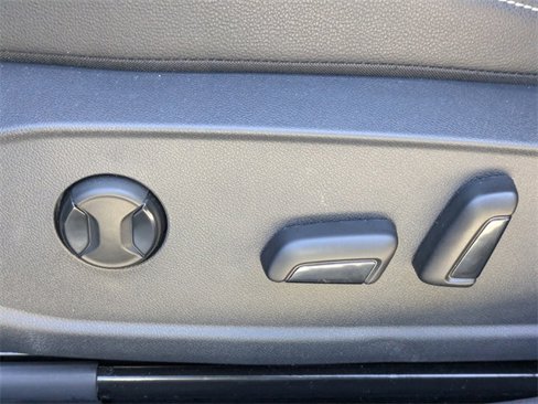 Used 2025 Volkswagen Jetta SE image 21