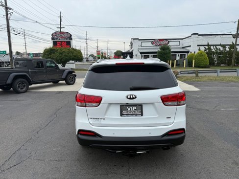 Used 2016 Kia Sorento LX w/ LX Convenience Package image 6