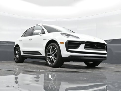 Used 2025 Porsche Macan image 40
