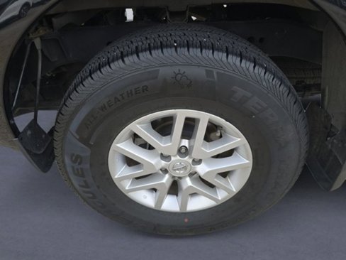 Used 2021 Nissan Frontier SV image 25