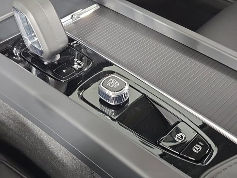Certified 2025 Volvo S60 B5 Core image 22