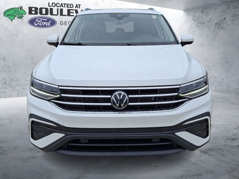 Used 2022 Volkswagen Tiguan SE image 3