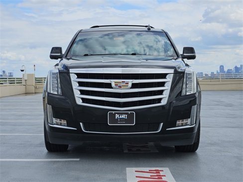 Used 2015 Cadillac Escalade Luxury image 2