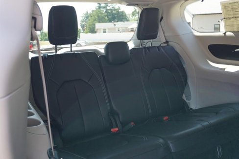 Used 2022 Chrysler Pacifica Touring-L image 29