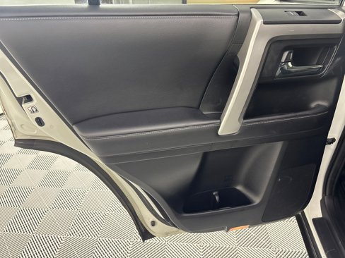 Used 2018 Toyota 4Runner SR5 Premium image 24