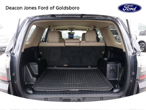 Used 2018 Toyota 4Runner 4WD image 12