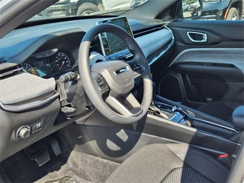 New 2025 Jeep Compass Sport image 10