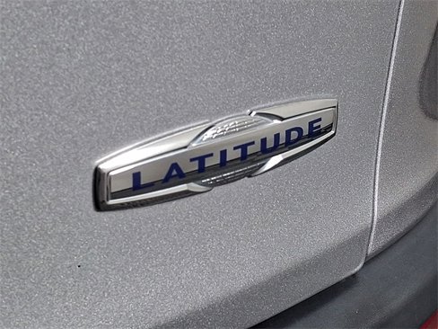 Used 2017 Jeep Cherokee Latitude w/ Cold Weather Group image 30