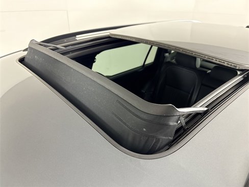 Certified 2022 Volkswagen Tiguan SE R-Line image 21