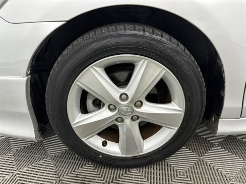 Used 2010 Toyota Camry image 12