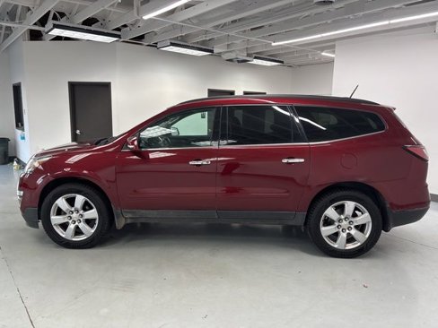 Used 2017 Chevrolet Traverse LT w/ Style and Technology Package image 6