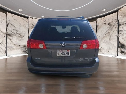 Used 2007 Toyota Sienna XLE image 5
