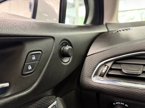 Used 2017 Chevrolet Cruze LT image 39