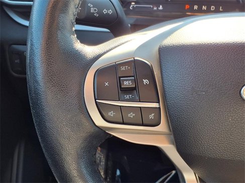 Used 2022 Ford Explorer XLT w/ Equipment Group 202A image 10