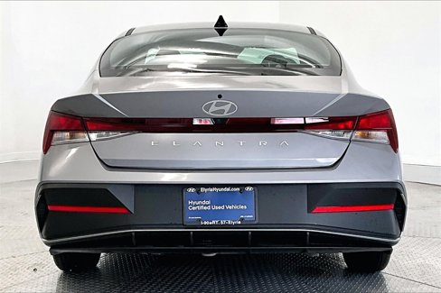 Certified 2025 Hyundai Elantra SE image 4