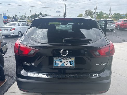 Used 2018 Nissan Rogue Sport SL w/ SL Premium Package image 4