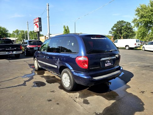 Used 2006 Chrysler Town & Country w/ Popular Equipment Group I image 8
