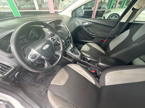 Used 2014 Ford Focus SE w/ SE Sport Package image 10