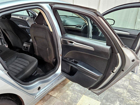 Used 2020 Ford Fusion SE image 12