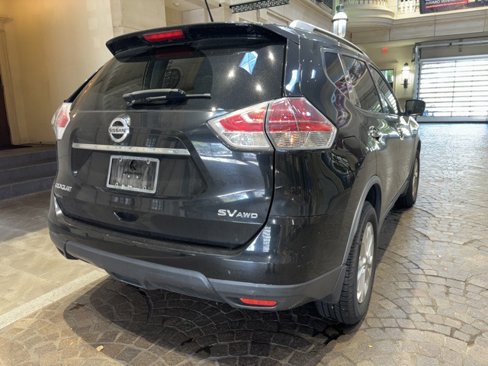 Used 2016 Nissan Rogue SV w/ SV Premium Package image 3