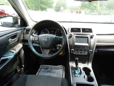 Used 2016 Toyota Camry image 24