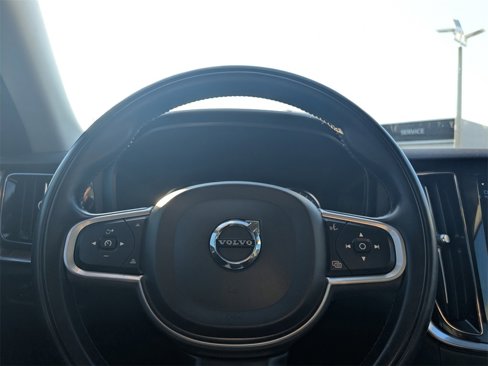 Used 2022 Volvo S60 B5 Momentum image 21