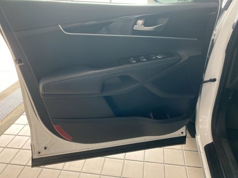 Used 2019 Kia Sorento LX image 10