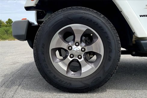 Used 2016 Jeep Wrangler Sahara w/ Connectivity Group image 10