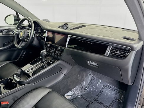 Certified 2022 Porsche Macan S image 23