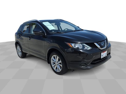 Used 2018 Nissan Rogue Sport SV image 2