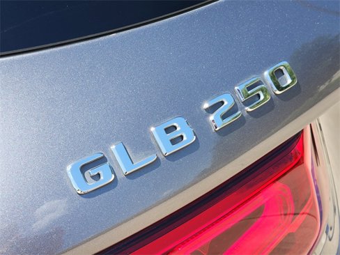 Used 2021 Mercedes-Benz GLB 250 image 12