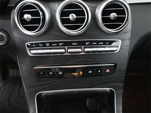 Used 2022 Mercedes-Benz GLC 300 image 32