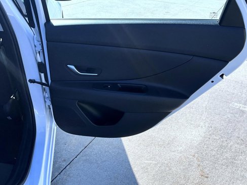 Certified 2025 Hyundai Elantra SE image 20