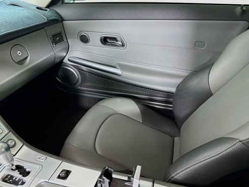 Used 2005 Chrysler Crossfire Limited image 27